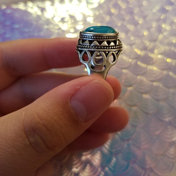 💎 Green resin stone metal ring - Picture 2 of 5